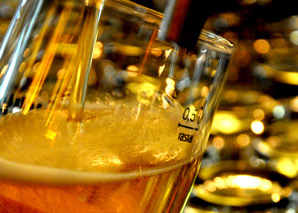 Dégustation de bières avec un repas frais du marché à Zurich