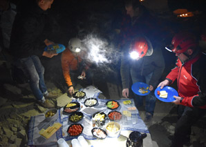 Experience the caves with raclette à discrétion