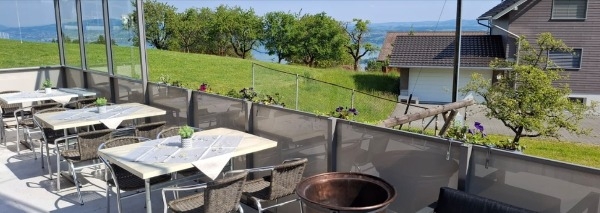 Brunch with a panoramic view over Lake Zurich